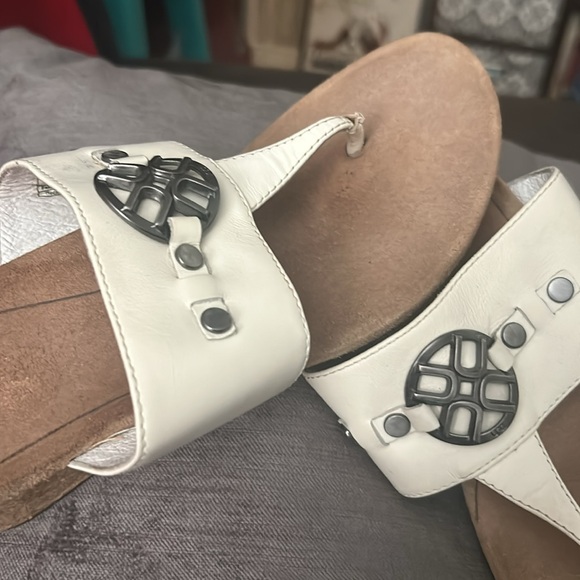 UGG sandals 🩴 - Picture 5 of 5